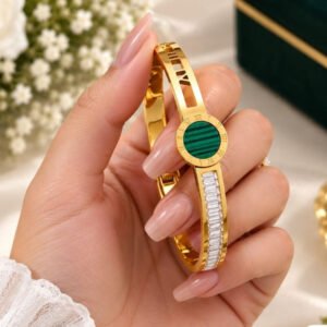 Elegant gold bracelet for women with green stone and crystal details in luxury design