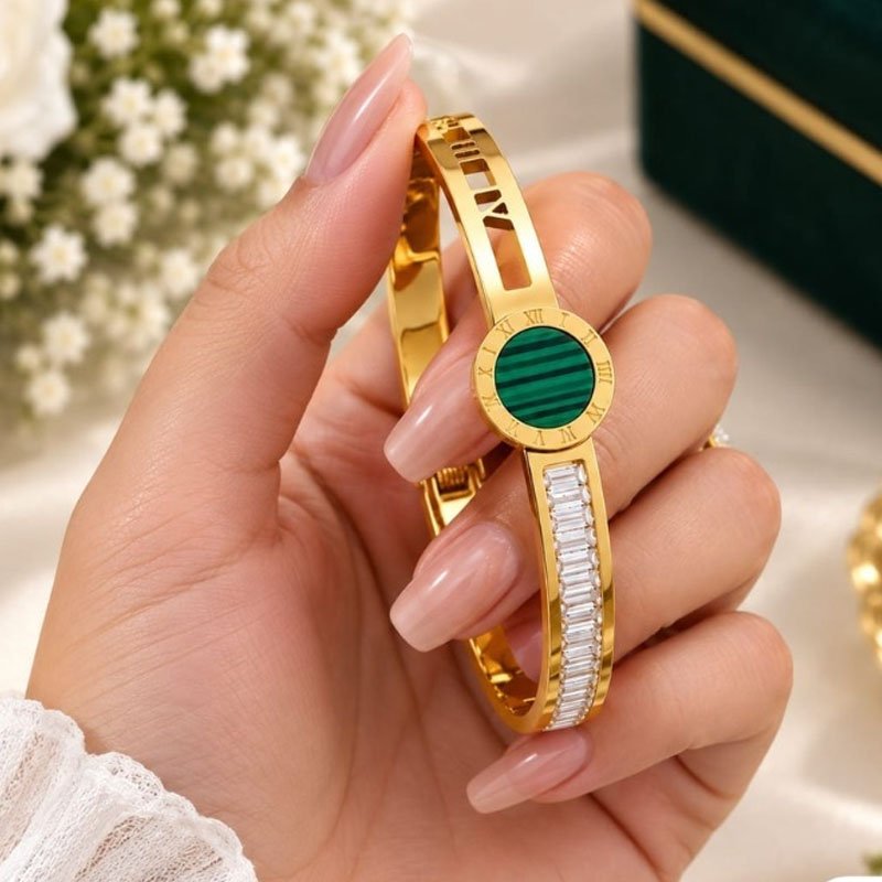 Elegant gold bracelet for women with green stone and crystal details in luxury design